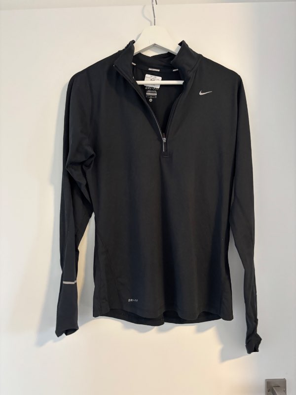 nike svört hálfrend peysa