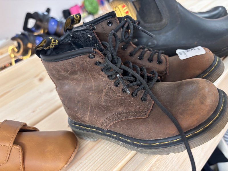 D. Martens skór brúnir