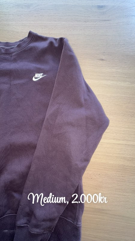 Nike peysa brún