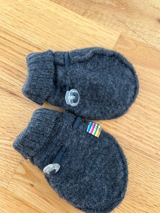 Woolen mittens