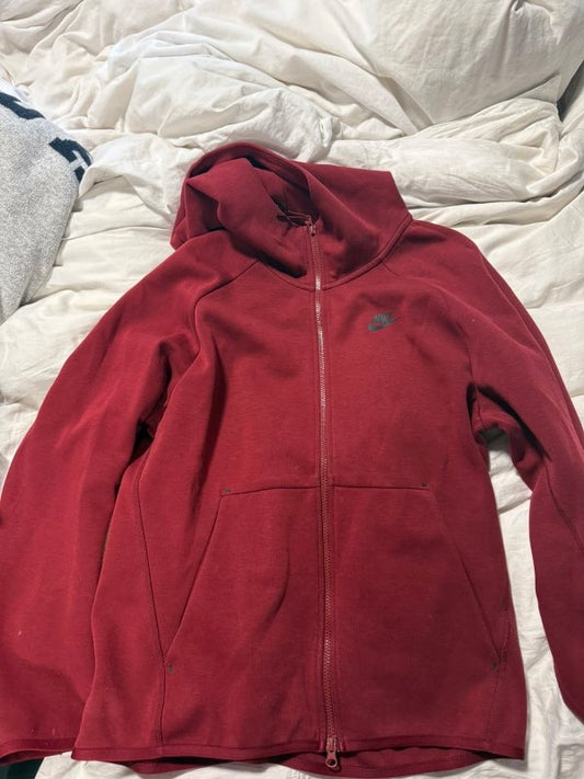 Rauð Nike peysa