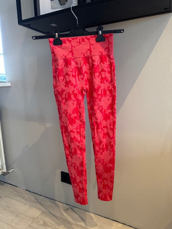 Rauðar ræktarbuxur