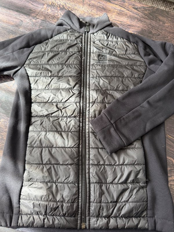 66svartur primaloft jakki