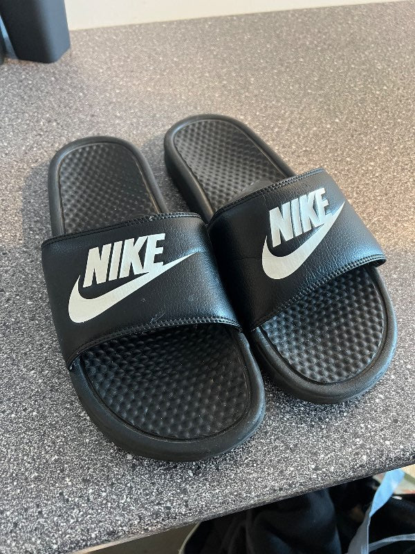 Nike Inniskór - Svartir