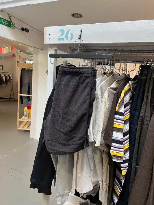Weekday Stuttbuxur - Gráar