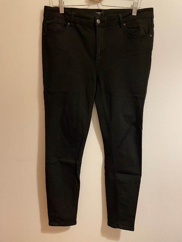 Gallabuxur svartar VeraModa