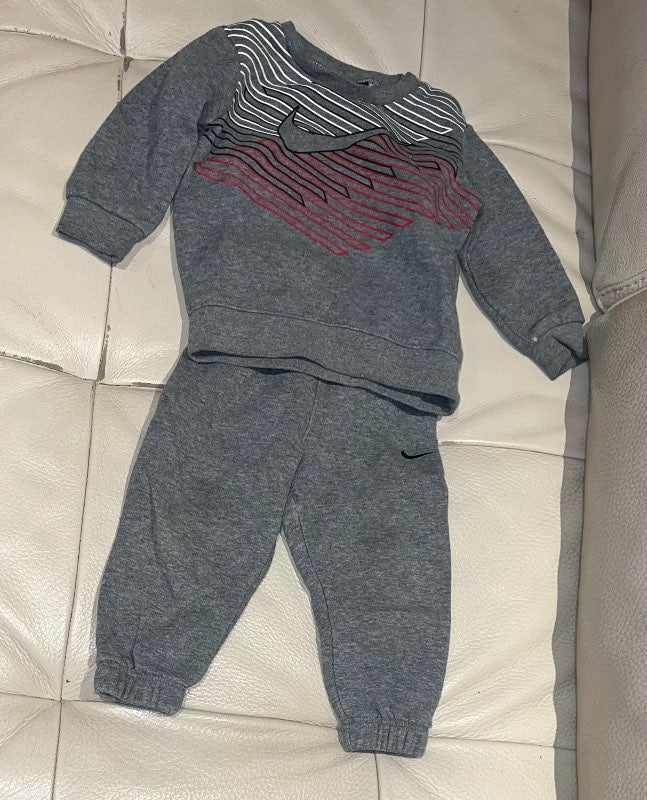 Nike Peysa&Buxur sett