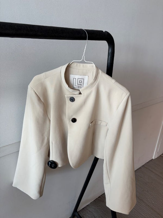 Kremaður stuttur blazer