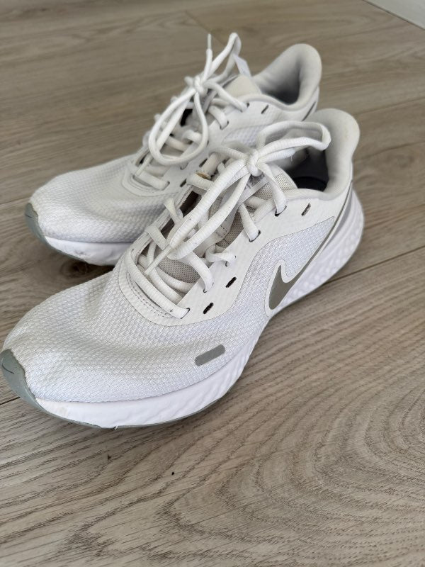 NIKE REVOLUTION white running shoes