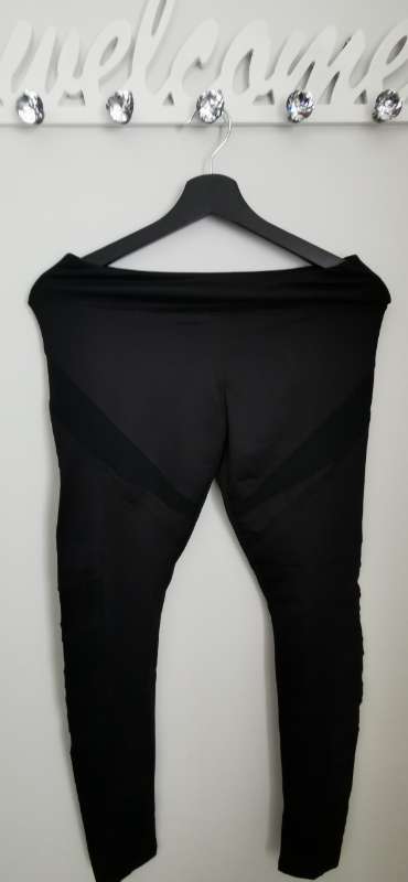 FOREVER 21 BLACK LEGGINGS