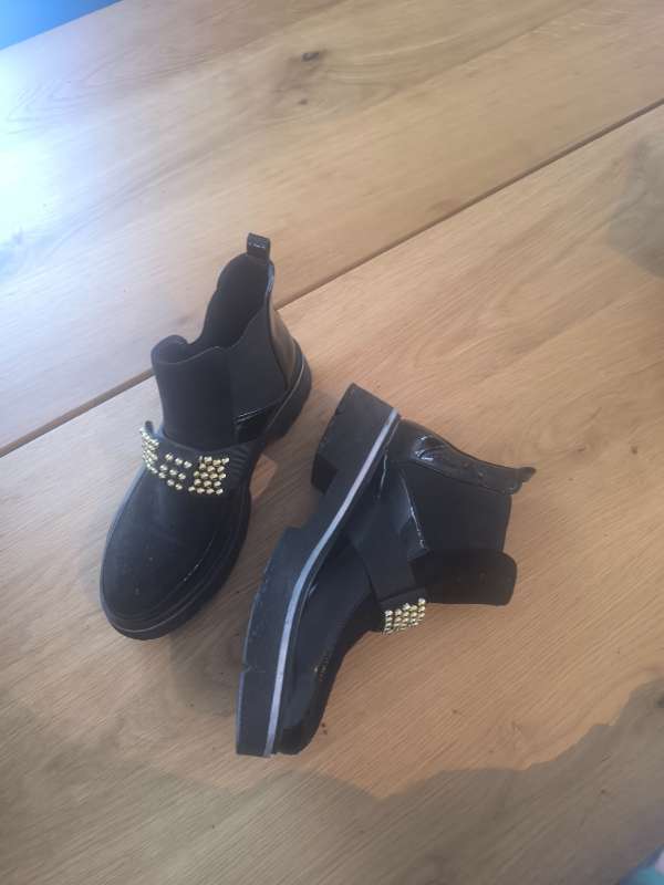 Svartir boots m gull