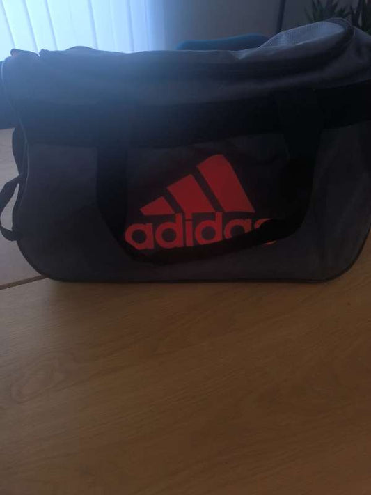 Adidas taska