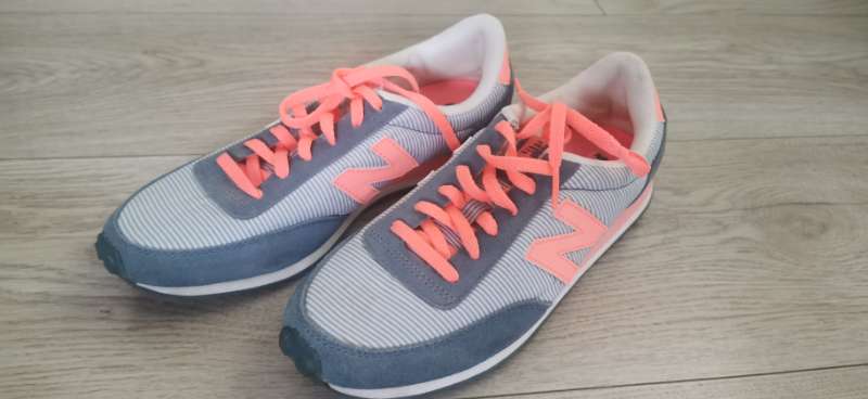 NEW BALANCE SPORTS SHOES