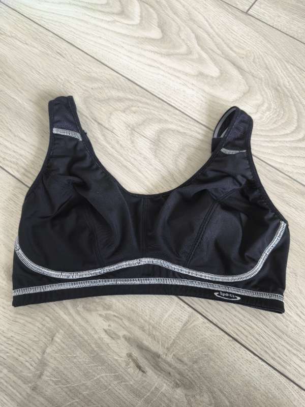 sports bra