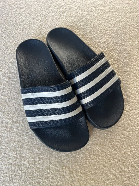 Adidas inniskór