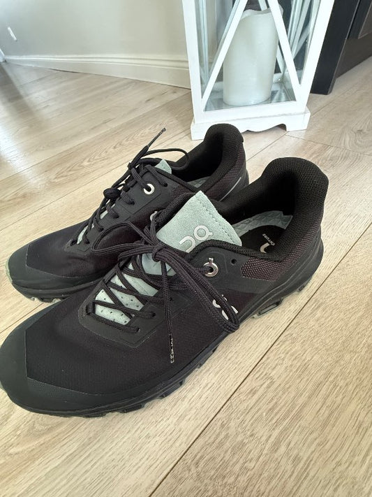 ON cloudventure black shoes