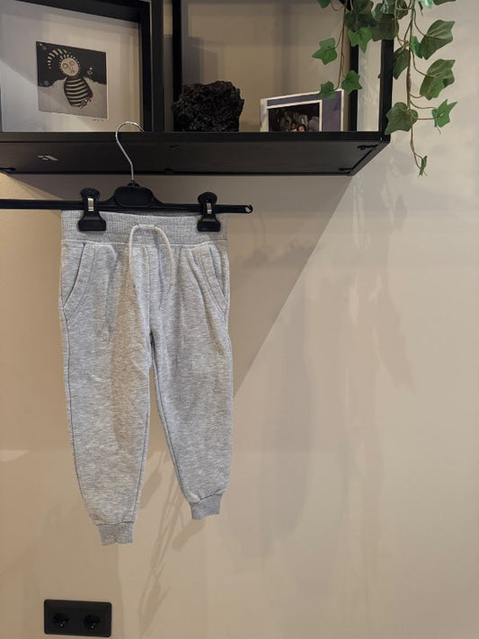 Gráar jogging buxur