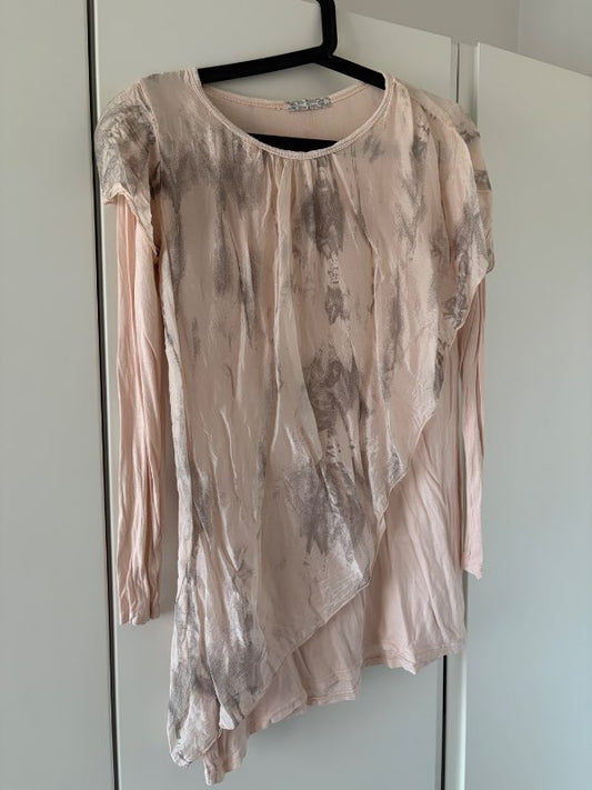 Gray-pink shirt