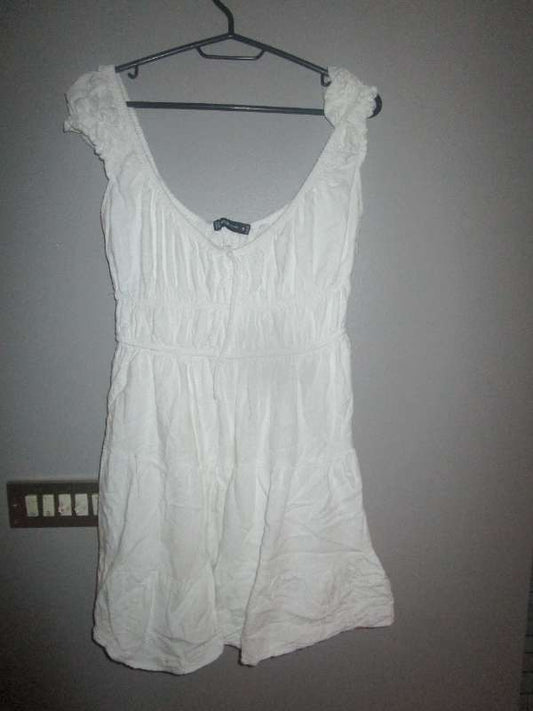 Hvítur stuttur kjóll