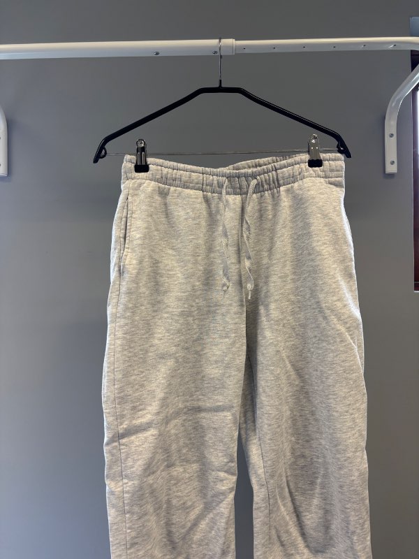 Gráar joggingbuxur