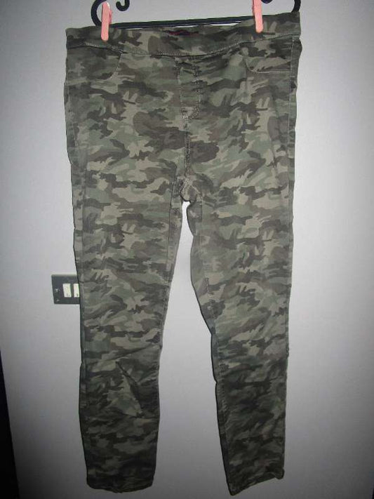 No boundaries teygjanlegar buxur