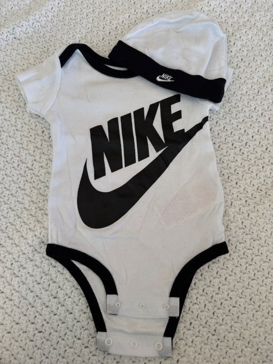 Nike samfella og húfa