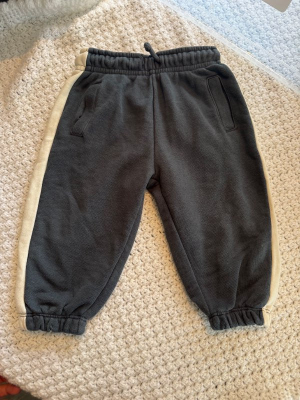 Zöru joggings graar og hvitar