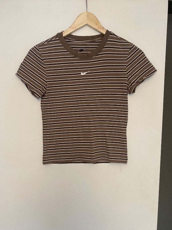 Brúnn Nike bolur
