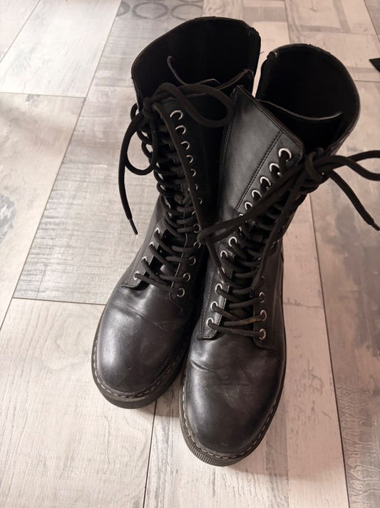 Combat boots