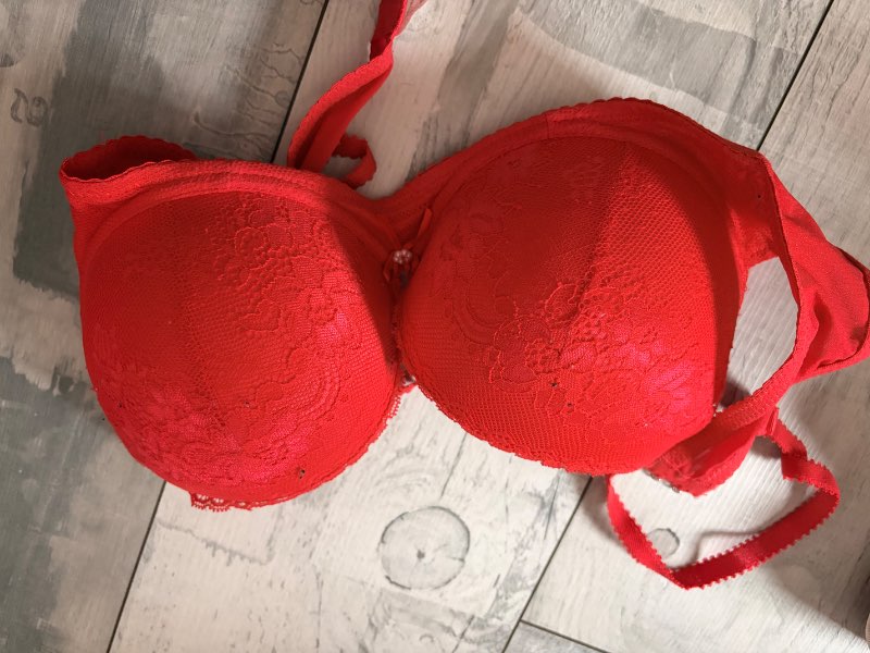 Bra red