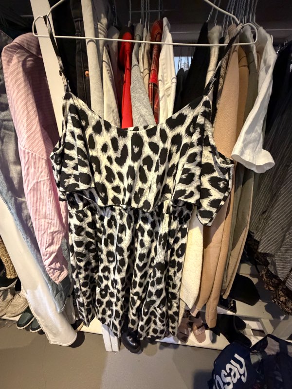 Grár hlébarða kjóll