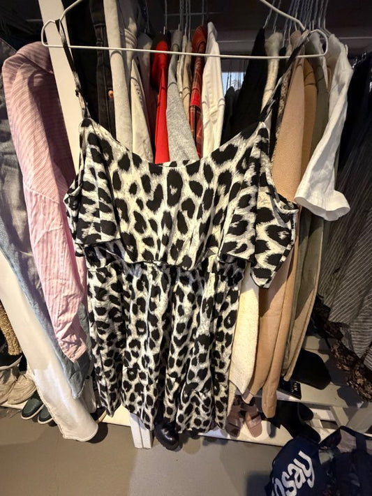 Grár hlébarða kjóll