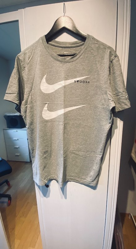 Nike swoosh grár bolur