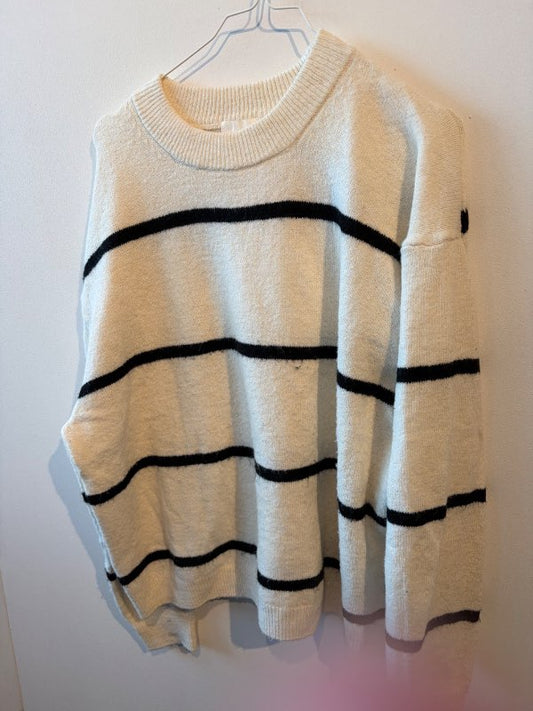 Hvít röndótt hm peysa