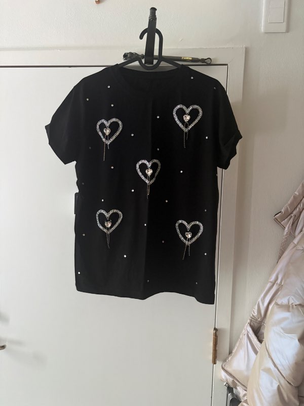 Bolur svart með hjartanum