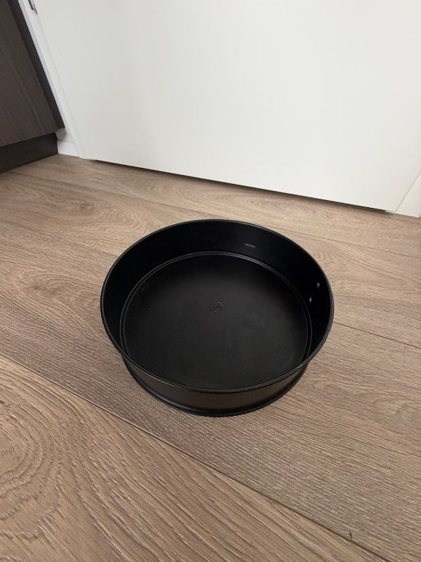 Form cake pan