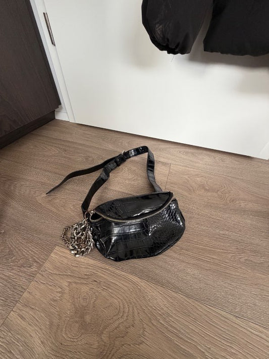 Black belt bag