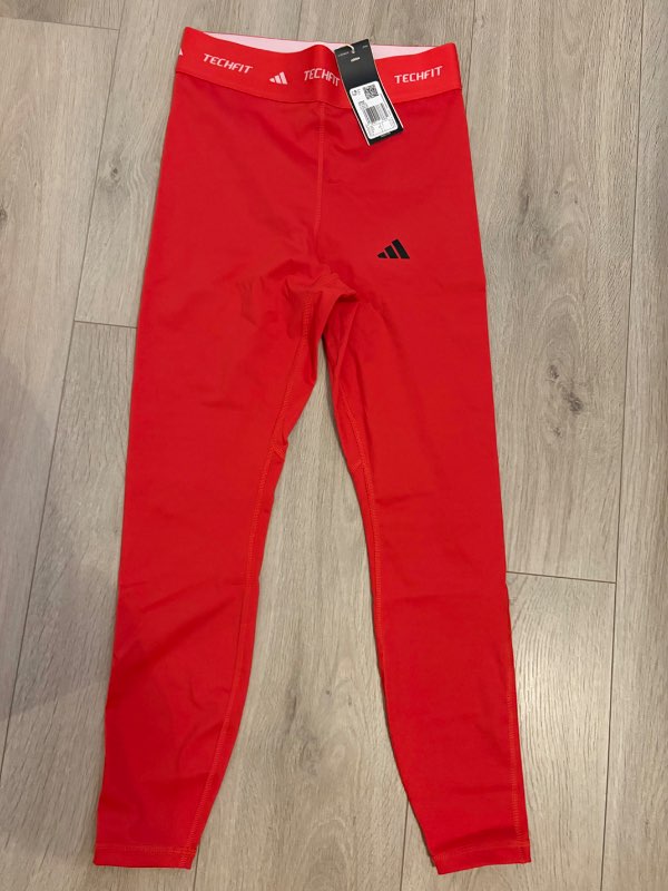 Adidas rauðar buxur