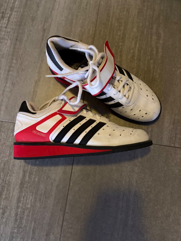 Adidas lyftingarskór