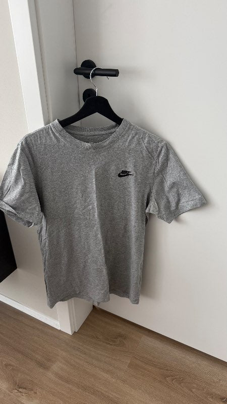 Nike bolue grár