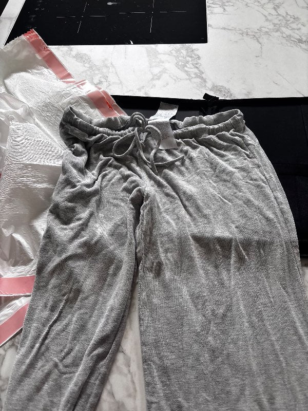 Gina tricot gráar buxur