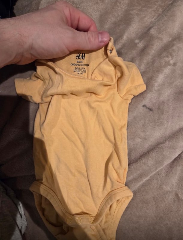 H&M yellow body