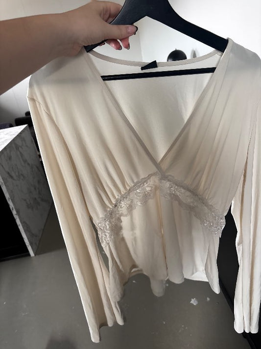 Gina tricot hvítur bolur
