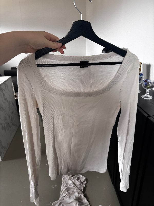 Gina tricot hvítur bolur