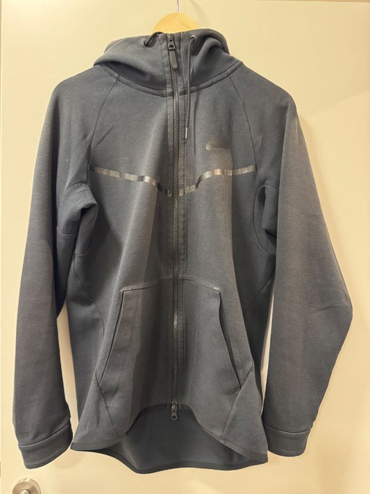 Nike tech fleece peysa svört