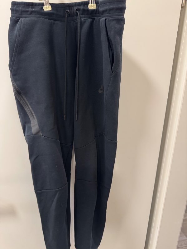 Nike tech fleece buxur svartar