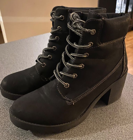 Kuldaskór með hæl