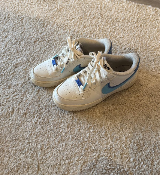 Nike air force 1 low hvítir og bláir