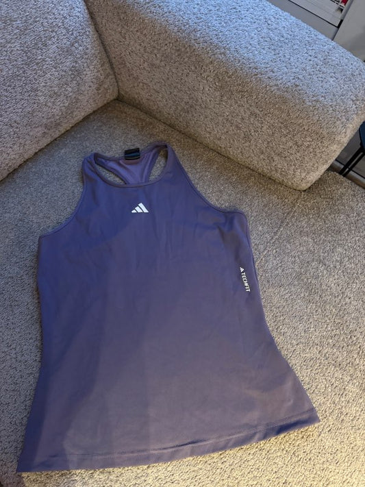 Adidas bolur