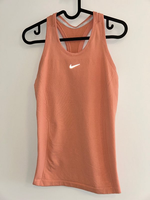 Bleikur Nike bolur